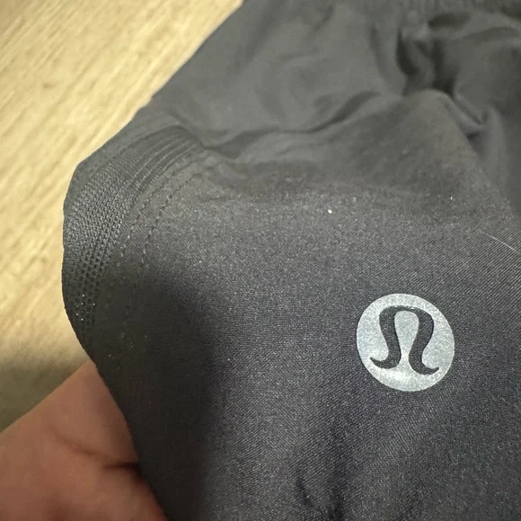 Lululemon Pacebreaker Black - 5 Inch Inseam Size Medium - Picture 3 of 3